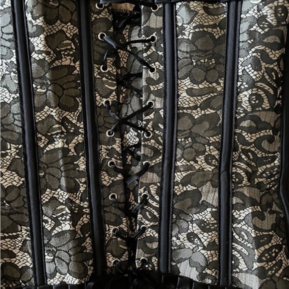 Lace up Corset - Lace Print Black on Gold - Picture 7 of 12